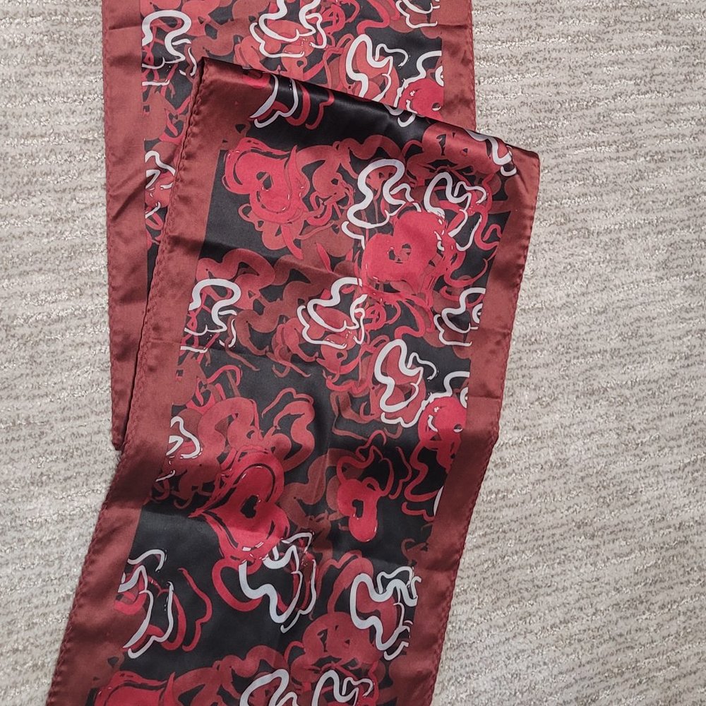 Women's heart scarf